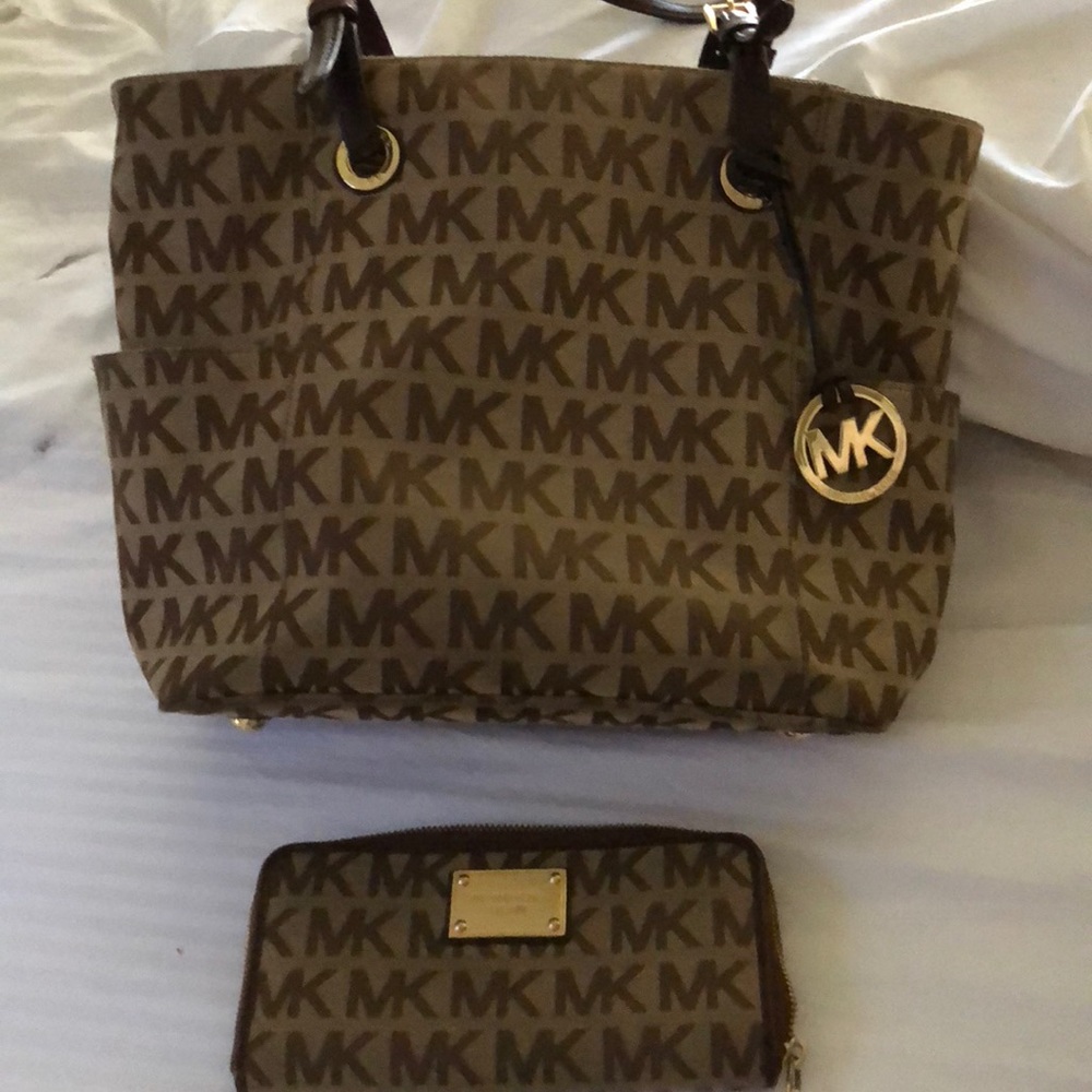 Authentic Micheal Kors Purse & marching Wallet